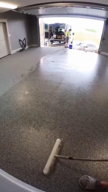 Эпоксидный пол в гараже — красиво, но сколько стоит такой результат? 👀