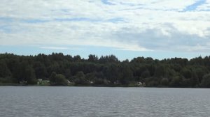 Погода дрянь, но свободных мест на берегах почти нет.