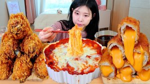 Мукбанг - жареная курица и токпокки - горячая порция, много соуса