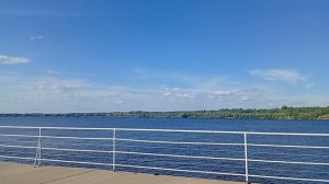 На пароходе колеснике Гоголь.