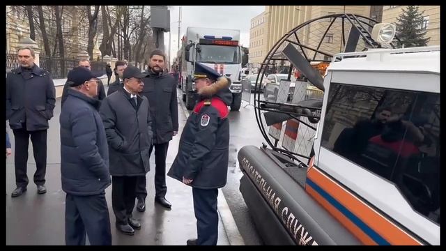 Ирек Файзуллин осмотрел выставку спецтехники в рамках Коллегии Минстроя