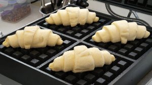 круассаны с разными начинками - корейская уличная еда