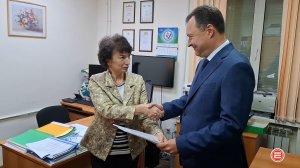 В Ревде Александр Серебренников получил удостоверение кандидата в депутаты Свердловской области