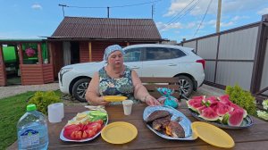 Перебираю наше золото. Мариную рыбку. На даче собираем урожай и топим баньку.