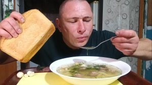 мукбанг/обжорыч/Суп с фрикадельками с картошкой/