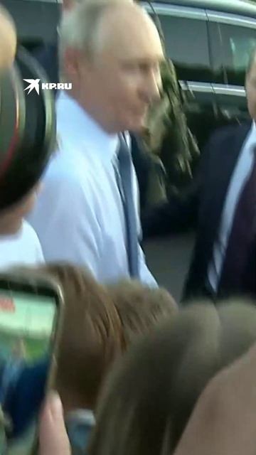 Жители Новосибирска проводили президента Владимира Путина по окончании рабочей поездки в регион