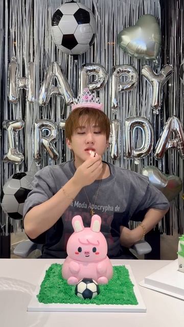 🐷🐰's Birthday⚽ #StrayKids #HappyChangbinDay