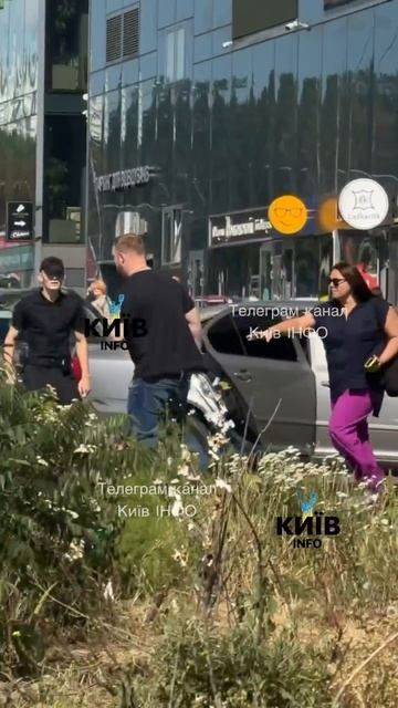 Мужчина не хочет умирать за Потужного и его бредовые идеи.