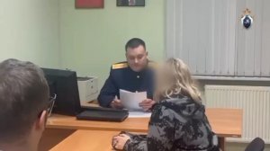 Пьяная женщина столкнула трехлетнюю дочь с балкона десятого этажа в Подмосковье, сообщили