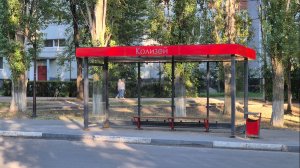 Плюсы и минусы стеклянных остановок. А это вообще для людей делали?