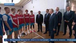 Владимир Путин пообщался в спортзале НГУ с будущими абитуриентами.