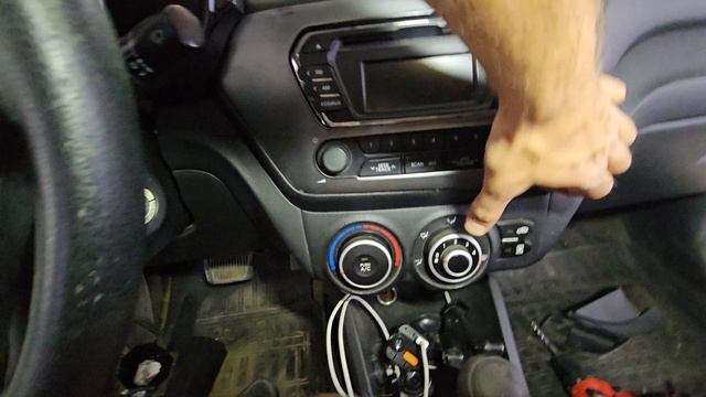 Как снять штатную магнитолу Киа Рио 3 2010 2011 2012 2013 2014 2015 2016