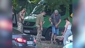 На Украине сотрудники ТЦК забирают всех подряд.