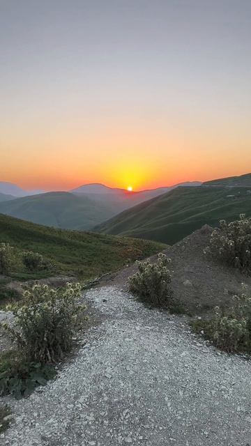 Узнали персонажа-пишем в комментариях.Посмотрим,сколько вас 🫰
