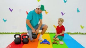 Дети учатся работать в команде с волшебными гигантскими игрушками