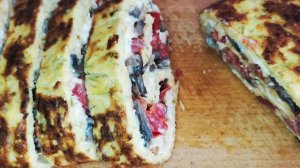 Нежный кабачковый рулет с сочной начинкой. Рулет из кабачков с помидорами, грибами и сыром