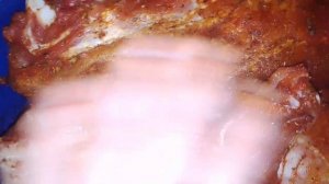 Подготовила мясо к копчению, свиные ребрышки и куриные окорочка.