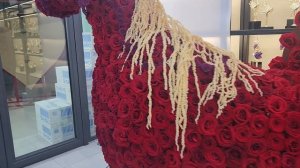 Цветочный бутик bella rose 🌹 и красный конь в ночном Ташкенте