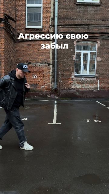 В мире «женщина должна быть мудрой» мой оттаскивает меня от камазиста 😂