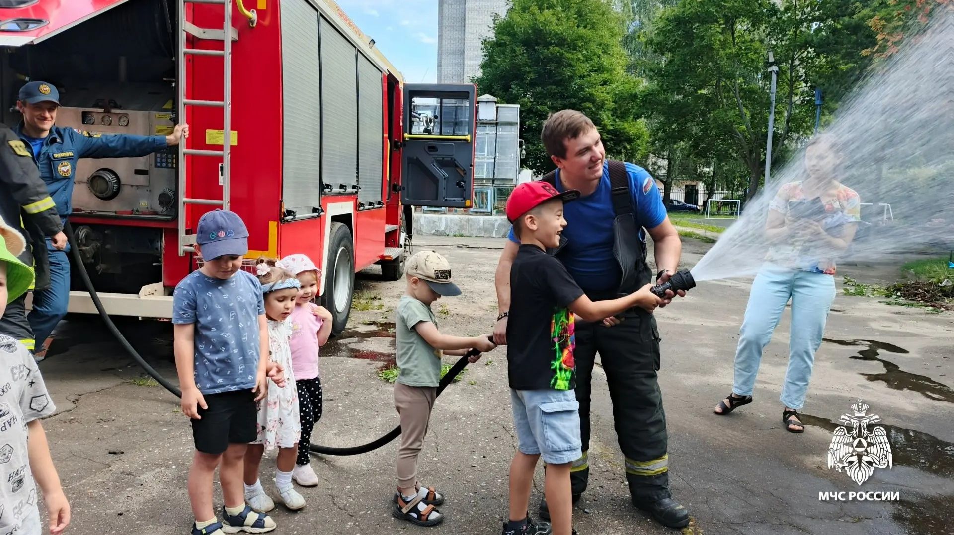 🔥  Юные ярославцы познакомились с азами пожарной безопасности