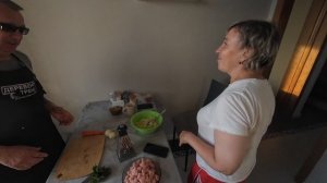 Взял камеру и начал снимать.
