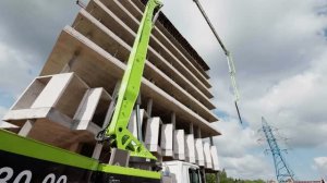 Работа нашего автобетононасоса с длиной стрелы более 70 метров