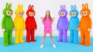 Настя и Эвелин учатся ухаживать за игрушками. Полезные истории для детей