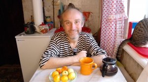Перекус с котями. Всё ещё не могу попасть к врачу. Мукбанг. Обжор. Еда на камеру. Диета. Шизофрения.