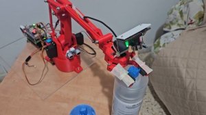 Eezybotarm + Raspberry Pi5 + Adeept Robot HAT, и конечно Gemini, получилось это вот.