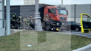 Байкерша погибла в ДТП с грузовиком в Москве