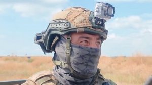 Украинские боевики на передовой вынуждены маскироваться мусорными кучами