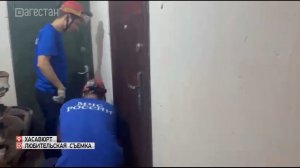 В Хасавюрте спасатели вызволили из запертой квартиры маленьких детей