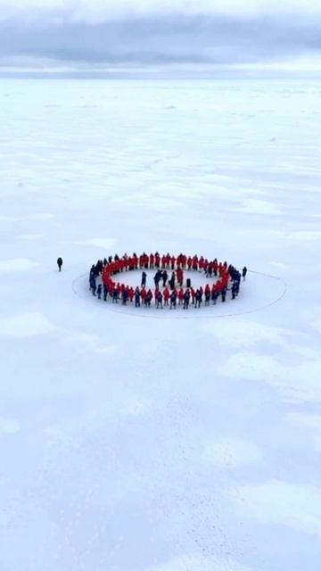 Самый северный концерт в истории группы состоялся в точке 90° северной широты