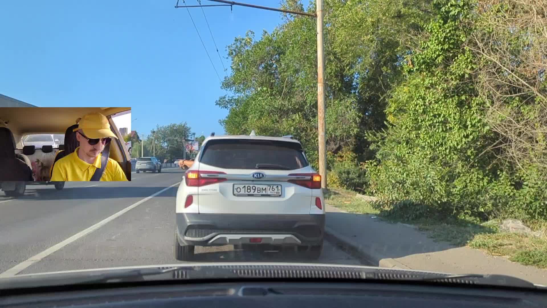 Где-то езжу, чет доставляю.