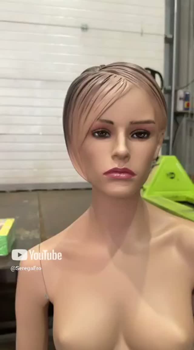 Красивый манекен девушки