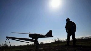 Российские войска поразили патрульный катер в акватории Черного моря, сообщили в Минобороны.