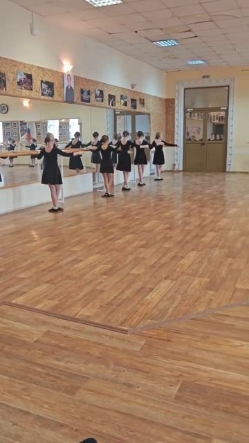Приглашаем детей в мир народного танца!
