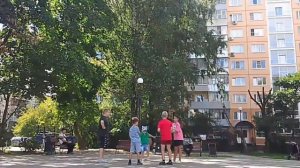 Ярик с друзьями гуляют на площадках 👥👥👥