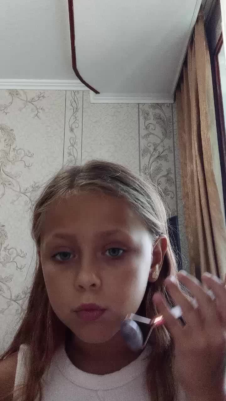 иду к подруге подарить подарок