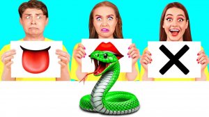 Откуси Лизни или Ничего Челлендж # Крутые Трюки с Едой с DaRaDa Challenge