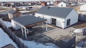Компактный дом из газобетона с навесом для авто хозблоком и беседкойОбзор одноэтажного дома [get-sav