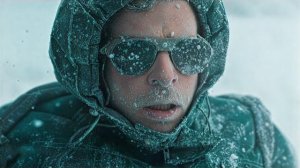 Люди выживают в ЛЕДЯНОМ УЩЕЛЬЕ во время АДСКОЙ БУРИ, погибая один за другим [пересказ]