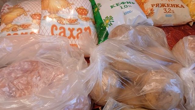 ЗИНА пришла из магаЗИНА. Закупка продуктов на 3000 рублей.  Цены в ЛУГАНСКЕ.