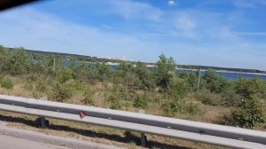 Через реку по мосту
