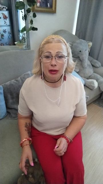 А ты кудахчишь...