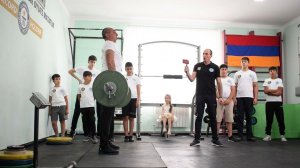 Полторы тонны мизинцами! Армянские богатыри бьют мировые рекорды