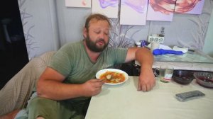 Строю теплицу Котята вернулись из странствий на природе Кушаю вкусные ЩИ С МЯСОМ