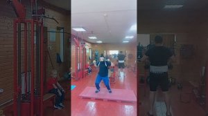 1)Разминка с гантелями
