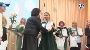 Директора школы № 1 Татьяну Николаевну Смирнову с Юбилеем поздравили коллеги и друзья