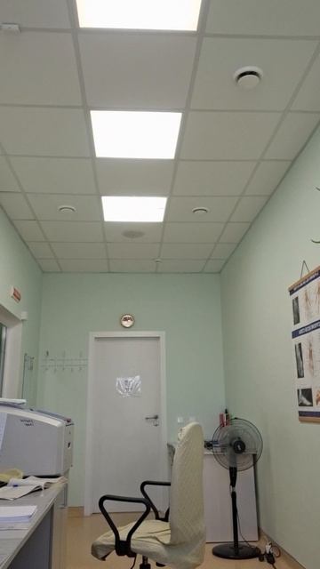 На работе.